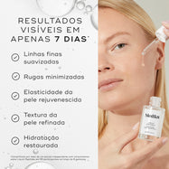 Primeiro plano de uma modella sorridente segurando um frasco de Medik8 Liquid Peptides contra um fundo claro. O texto em português destaca que o produto é comprovado para aumentar visivelmente a firmeza da pele em 7 dias, com base num estudo independente com consumidores.