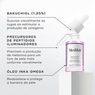 Frasco de sérum Medik8 Bakuchiol Peptides com um conta-gotas suspenso dispensando líquido contra um fundo branco. O texto em português destaca os ingredientes principais: Bakuchiol (1,25%) para suavizar visivelmente as rugas ao estimular a produção de colagénio, Precursores de Peptídios Iluminadores para prevenir a produção de melanina para um tom de pele mais uniforme visivelmente, e Óleo Inka Omega para reabastecer e proteger a barreira da pele.