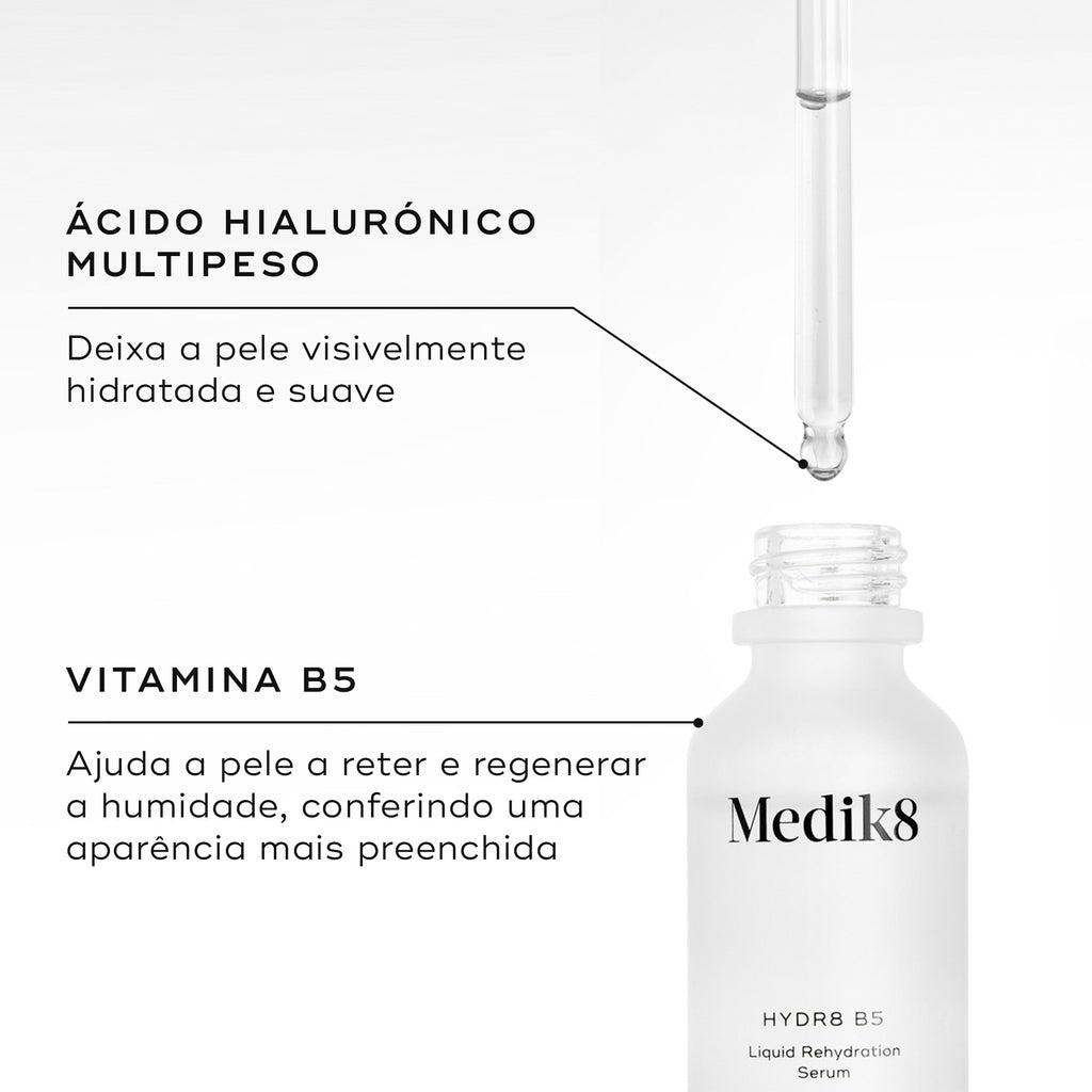 Close-up do frasco Hydr8 B5 aberto com o conta-gotas dispensando líquido. Linhas de texto destacam os ingredientes-chave: Ácido Hialurónico Multipeso para deixar a pele visivelmente hidratada e suave, e Vitamina B5 para ajudar a pele a reter e regenerar a humidade para uma aparência mais preenchida.