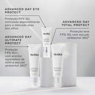 Três protetores solares Medik8 são exibidos em pedestais circulares brancos contra um fundo claro. O texto destaca: Advanced Day Eye Protect (Proteção FPS 30 otimizada especialmente para a delicada área dos olhos), Advanced Day Ultimate Protect (Proteção FPS 50+ com enzima reparadora de ADN e escudo ambiental 360°), e Advanced Day Total Protect (Proteção leve FPS 30 com escudo ambiental 360°).