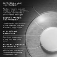 Primeiro plano de uma placa de Petri contendo uma porção de creme branco contra um fundo de metal escovado escuro. O texto em português detalha os ingredientes principais: Expression Line MiniProtein™ para ajudar a relaxar e suavizar linhas de expressão dinâmicas, Growth Factor MiniProtein™ desenvolvida para renovar a pele de forma profunda e visível a longo prazo, 13 Peptídios Anti-Idade para suavizar e restaurar a pele com aparência jovem, e Ácido Hialurónico Micro-Filler para proporcionar hidratação prof
