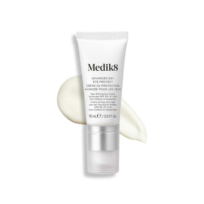 Uma bisnaga de Medik8 Advanced Day Eye Protect com proteção SPF 30.